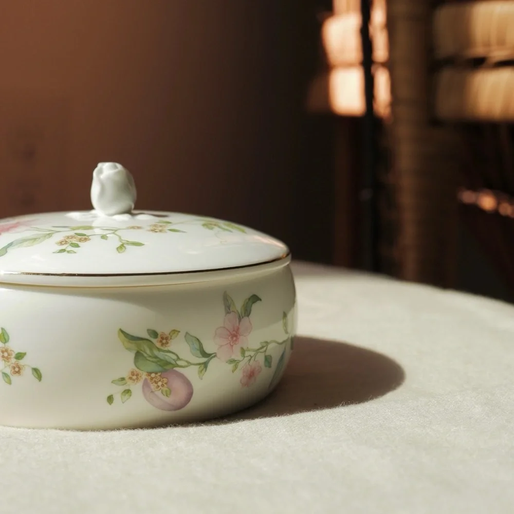 Wedgwood Sweet‎ Plum Collection Trinket Box 4” Round Bone China Discontinued